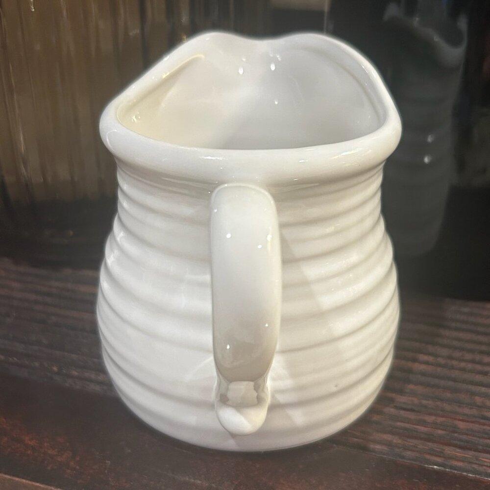 NWT Set of 2 White French Country Style Textured Creamers Jugs Pitchers - Picture 8 of 13